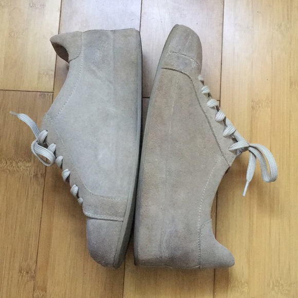 Beige suede Steve Madden sneakers - Picture 2 of 5